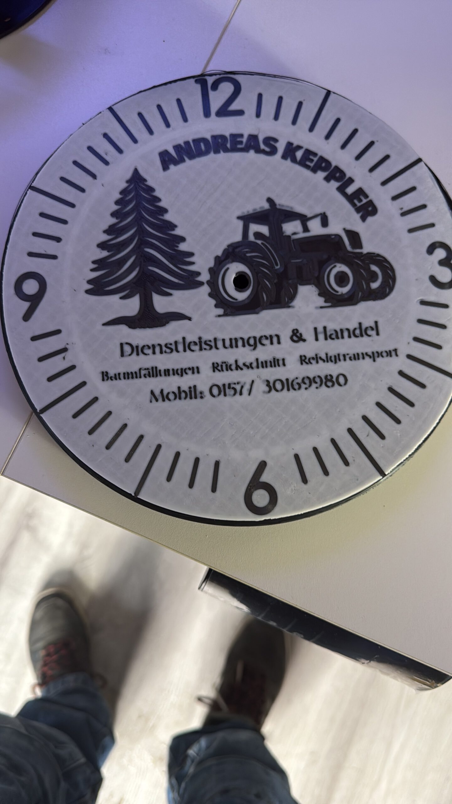 Wanduhr mit ihrem Logo – Bild 8