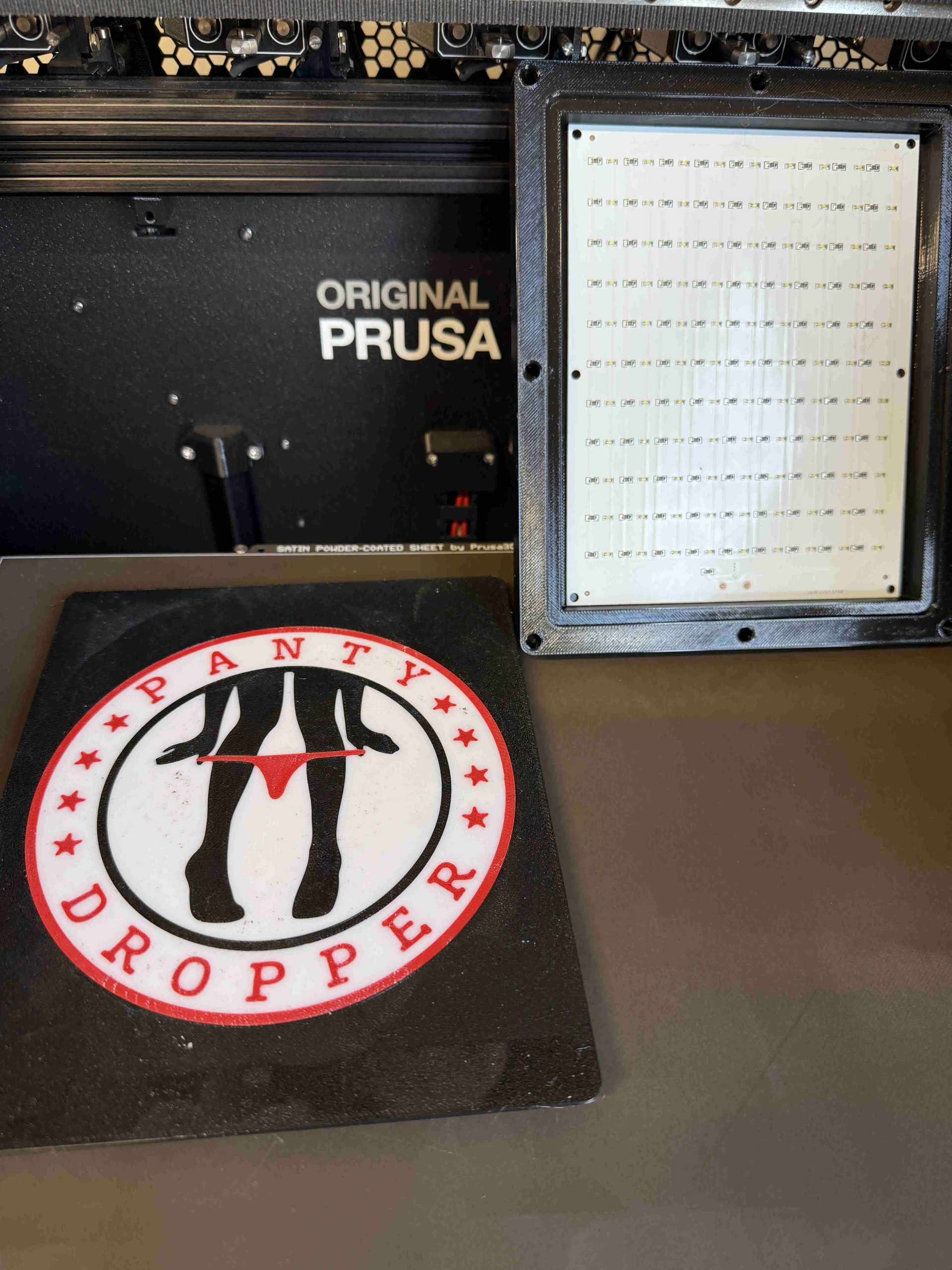 „Panty Dropper“ Lightbox – der leuchtende Reiz fürs Fahrerhaus 😈🩲 – Bild 3