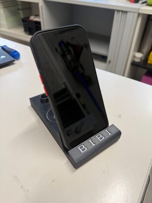 Personalisierter Handy- & Tablethalter – Wunschname, Logo oder Motiv – 3D-Druck