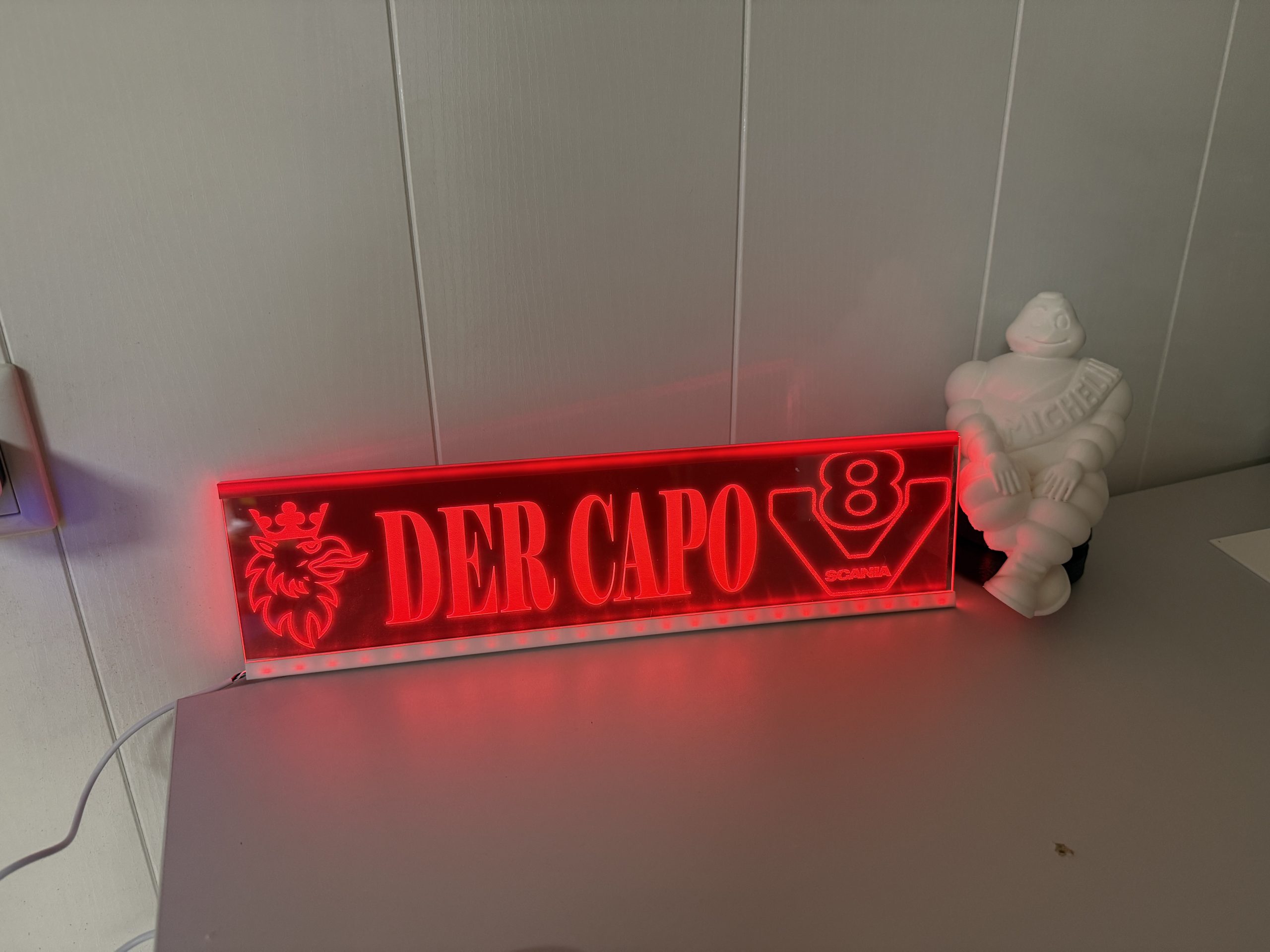 LED Namenschild für LKW-Fahrer – Individuell graviert | 400x100mm | USB 5V – Bild 3