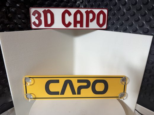 Personalisiertes 3D Namensschild mit 4 Bohrungen & 4 Saugnäpfen Ø 30 mm – 360 × 90 mm